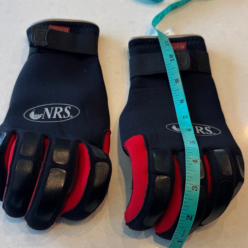NRS titanium Xl Black and Red Men's Gloves